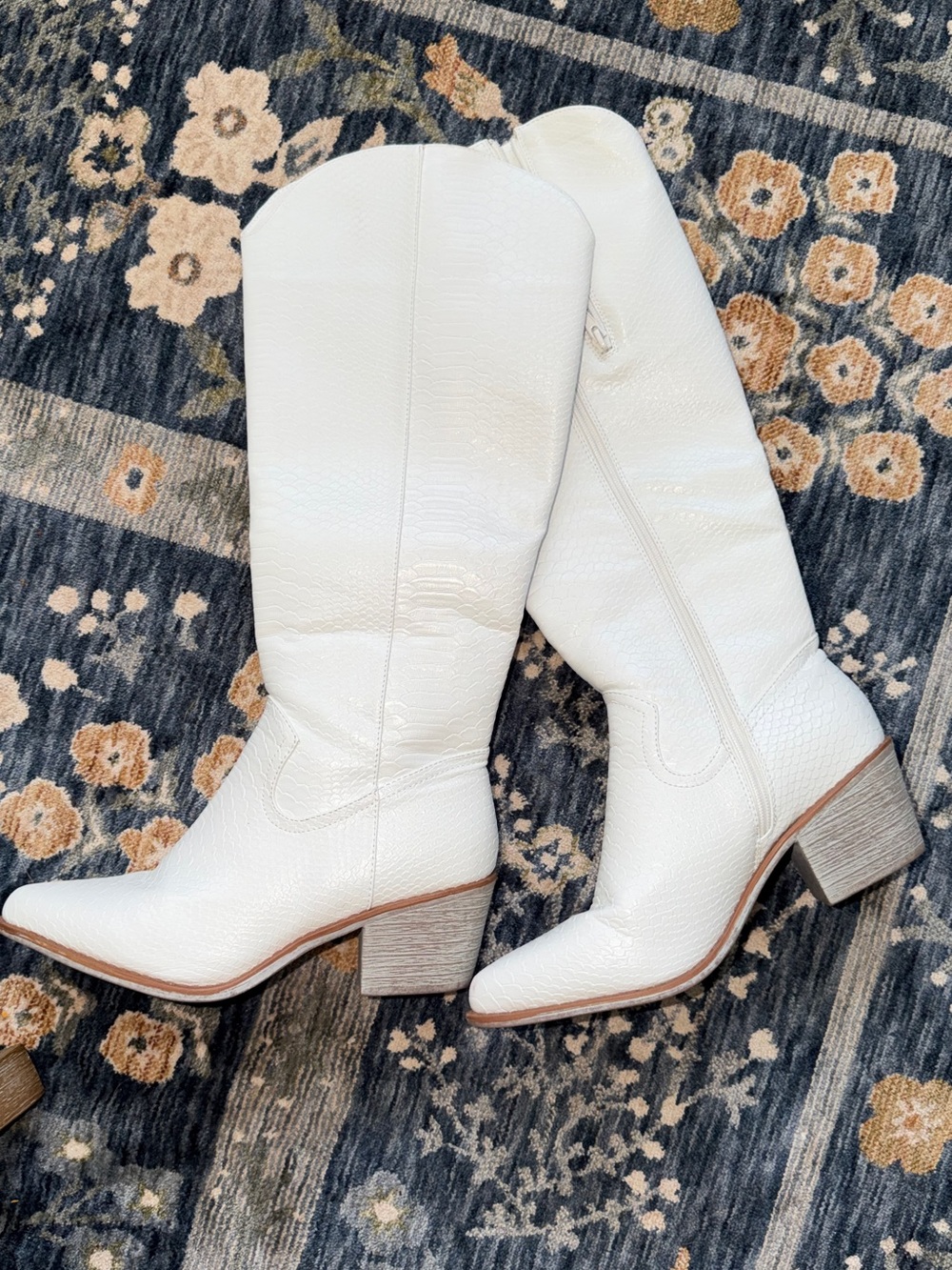White Women's Western Style Boots